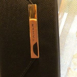 NWOT-TAHARI-BLACK WALLET